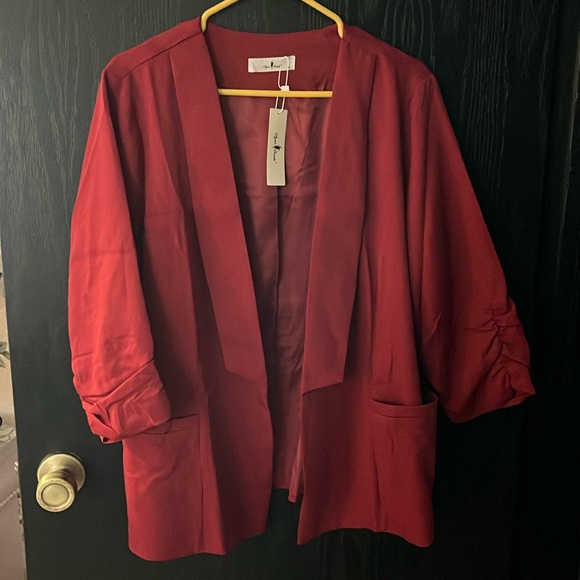 81 Women’s blazer NWT size one X2 pockets in the front - Picture 1 of 7